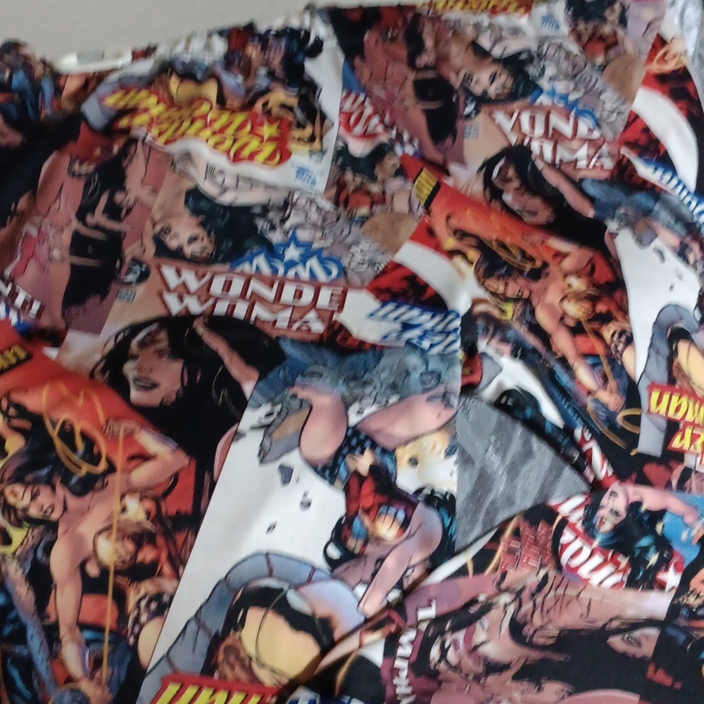Wonder Woman Leggings - Picture 2 of 4